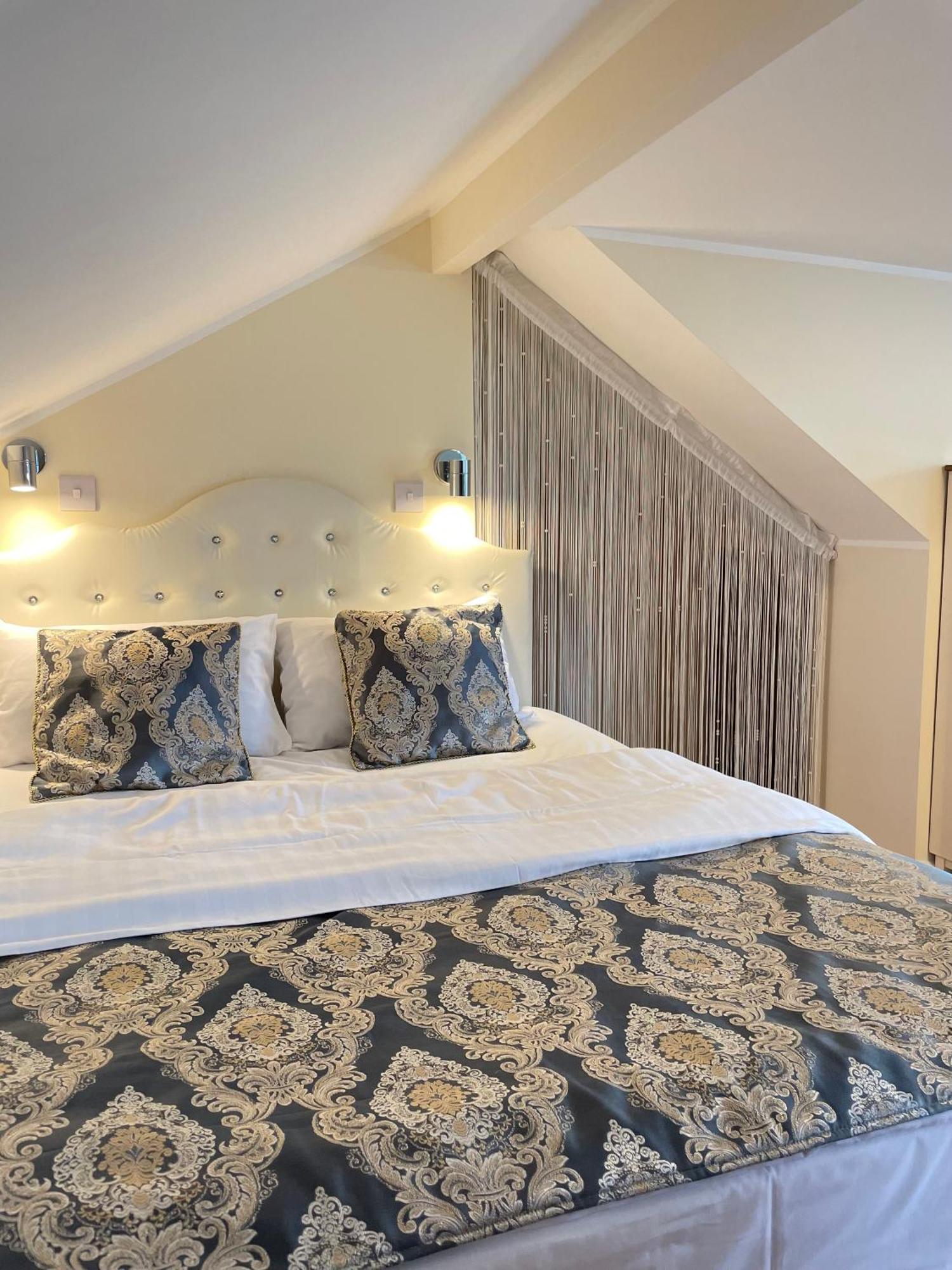 The White Lodge Hotel Херефорд Экстерьер фото